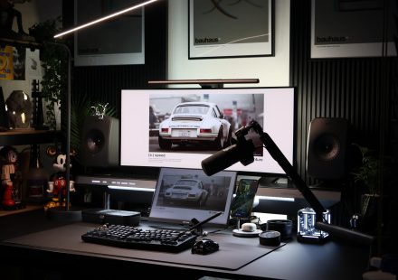 Minimal Desk Setup by Reddit user @gong_desk