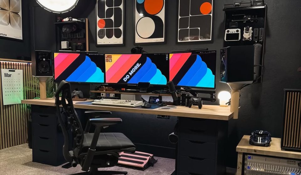 Review of vividowlmedia desk setup